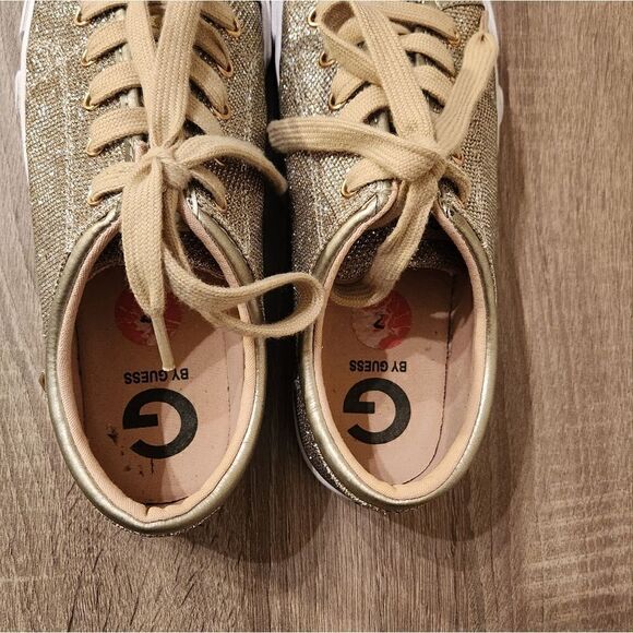 G BY GUESS WOMEN'S 7 SIZE LACE UP TOP CANVAS SHOES SNEAKERS GOLD CAP TOE - Picture 4 of 5